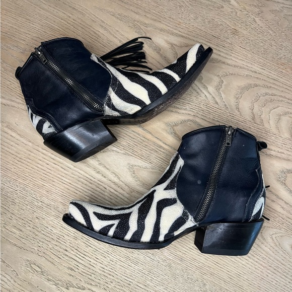 Corral Women's Stingray Zebra Print Fringe Bootie Snipped Toe Western Size 8.5 - Picture 8 of 10